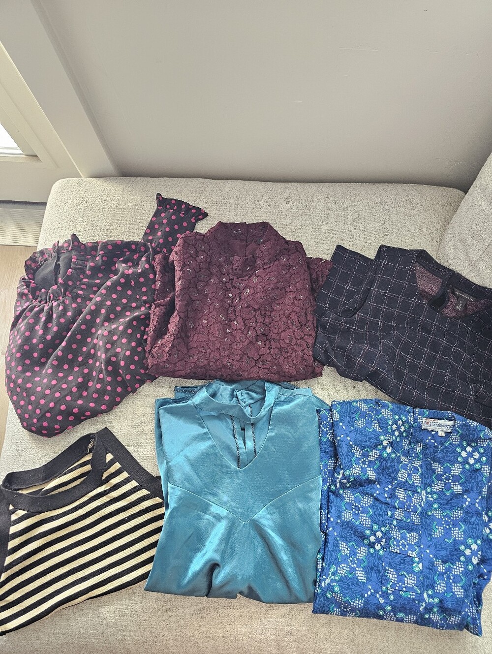 Bundle Of Women Tops In Excellent Condition - Picture 1 of 15